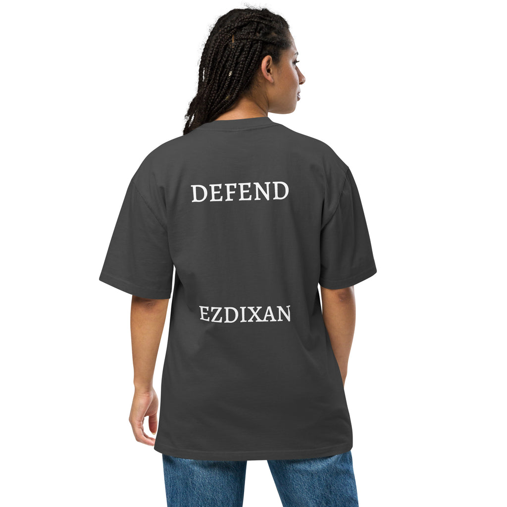 Schwarzes verwaschenes T-shirt von hinten mit DEFEND EZDIXAN Schriftzug