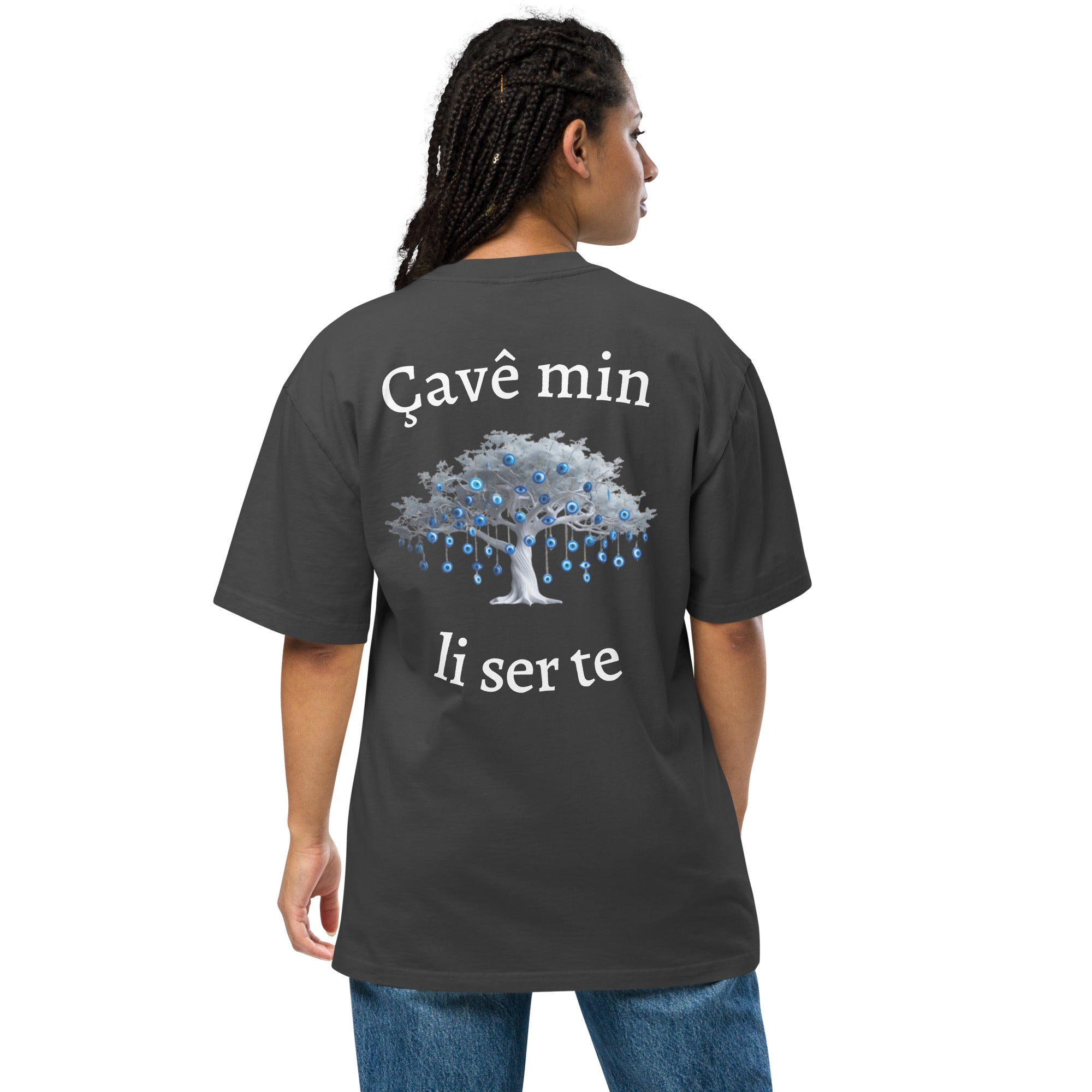 schwarzes verwaschenes T-shirt mit weißem baum geschmückt mit dem Augen von Nazar, Schriftzug Cave min li ser te
