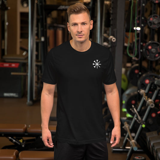 Schwarzes T-Shirt Vorderansicht mit kleinem weißen Sonnensymbol auf der Brust - Yezidisch-Kurdisches Symbol